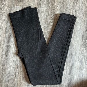 Spanx Look at Me Now Leggings in Black Animal Print Size Small
